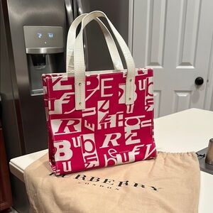 Burberry Graphic pink and White purse